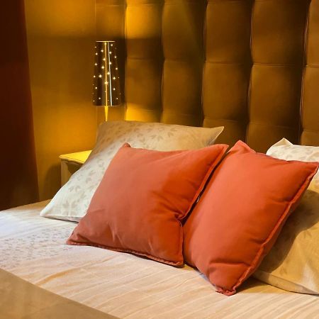 Hotel Les 3 Rois By Yy Villers-Bocage  Exterior foto
